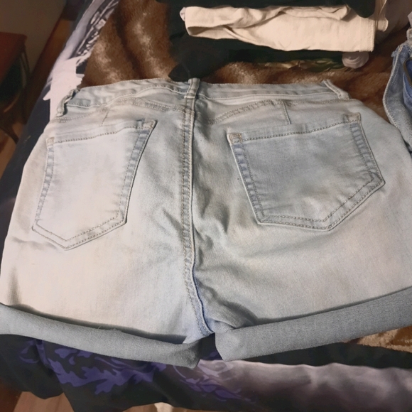 Shorts - Picture 2 of 3